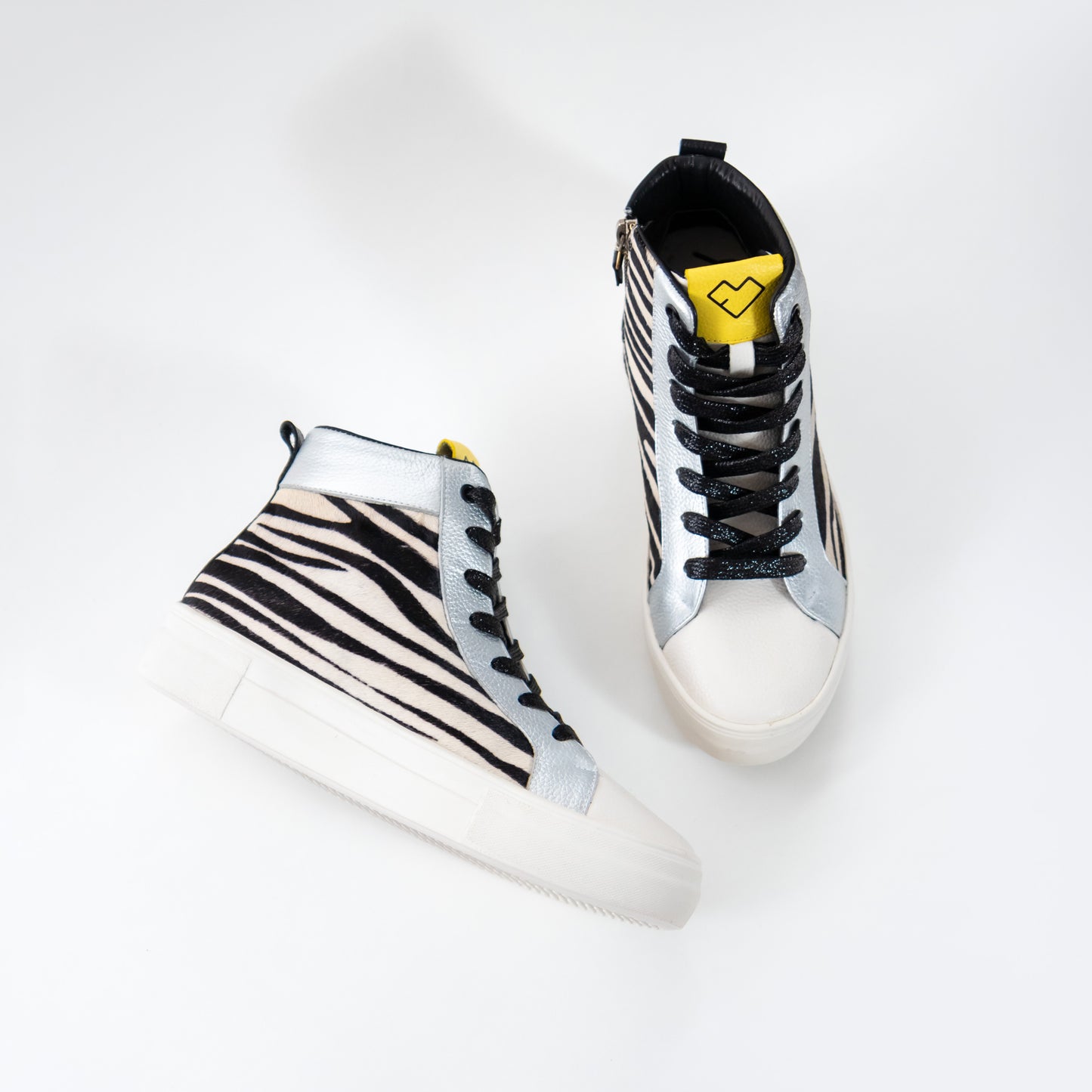 by francis martinez_Botas Lola | Botines casuales para mujer en cuero de piel natural con textura en cebra 1