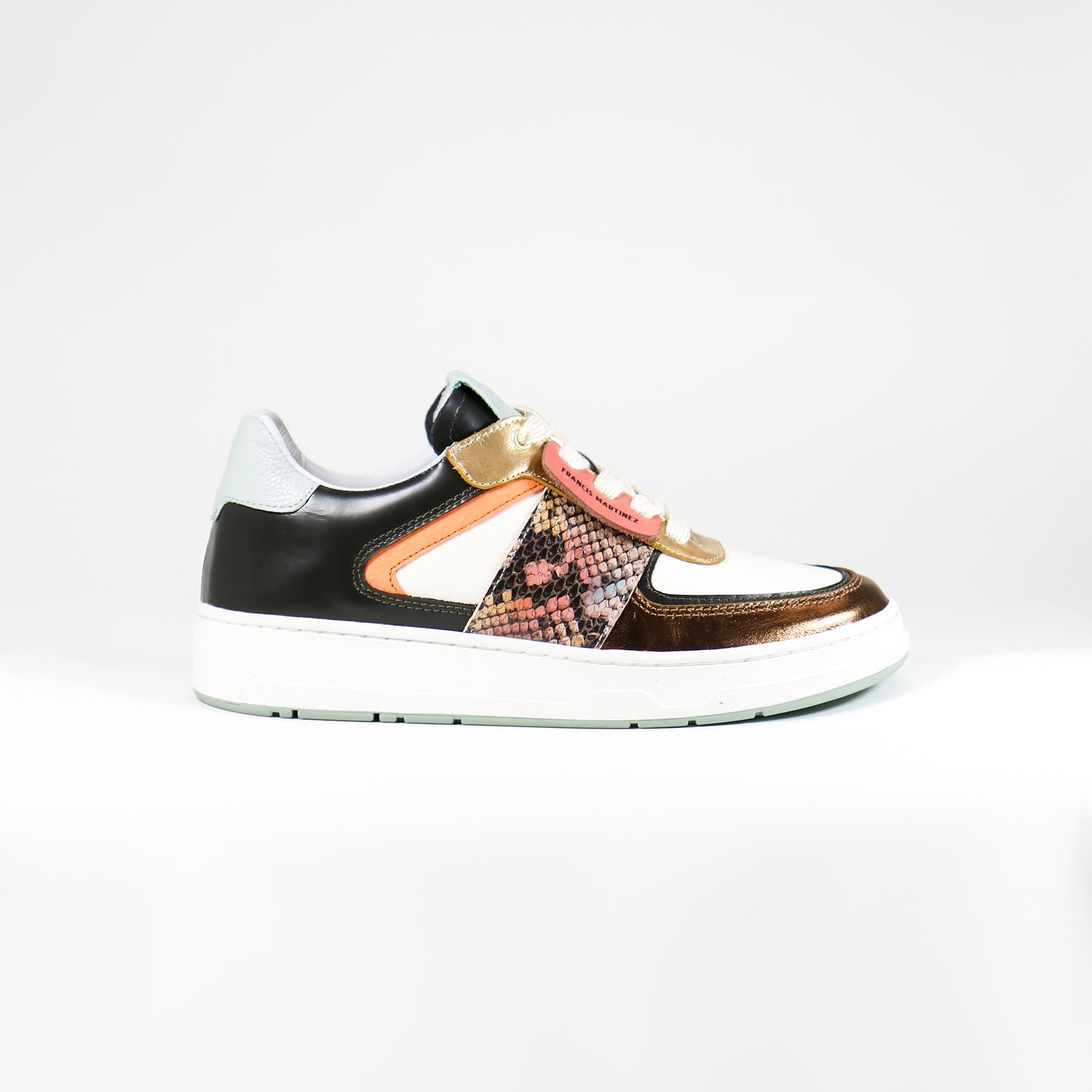 by francis martinez_Tenis Nicole | Tenis casual para mujer en cuero color verde olivo
