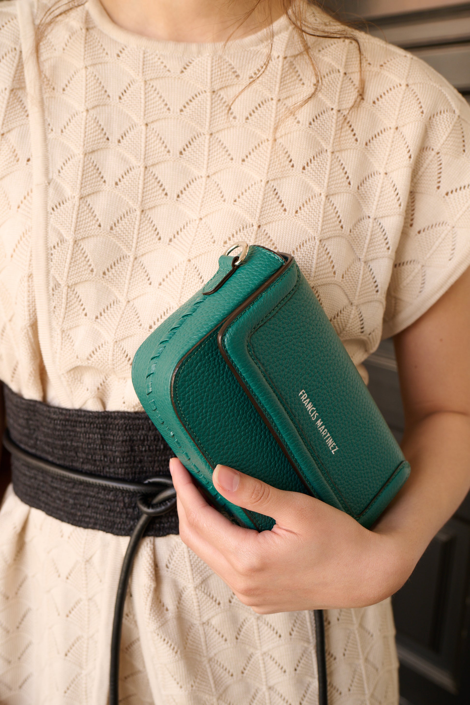 Bolsa Mila | Mini cartera 3 en 1 (bandolera / clutch/ de brazo) en cuero color verde aguacate 3