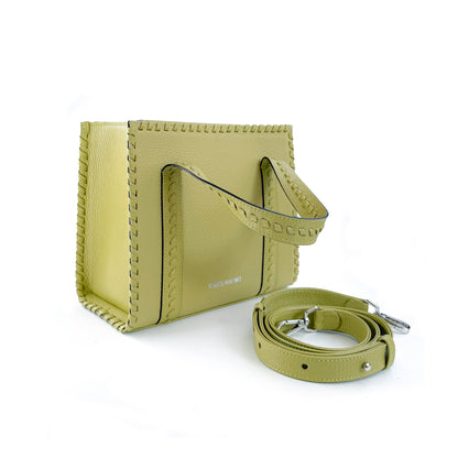 By francis martinez_Bolsa Clementina M | cartera tipo tote mediana en cuero con detalles tejidos a mano en color verde pistacho 1