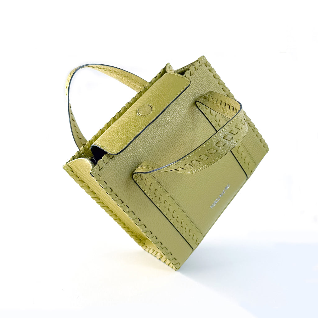 By francis martinez_Bolsa Clementina M | cartera tipo tote mediana en cuero con detalles tejidos a mano en color verde pistacho 3