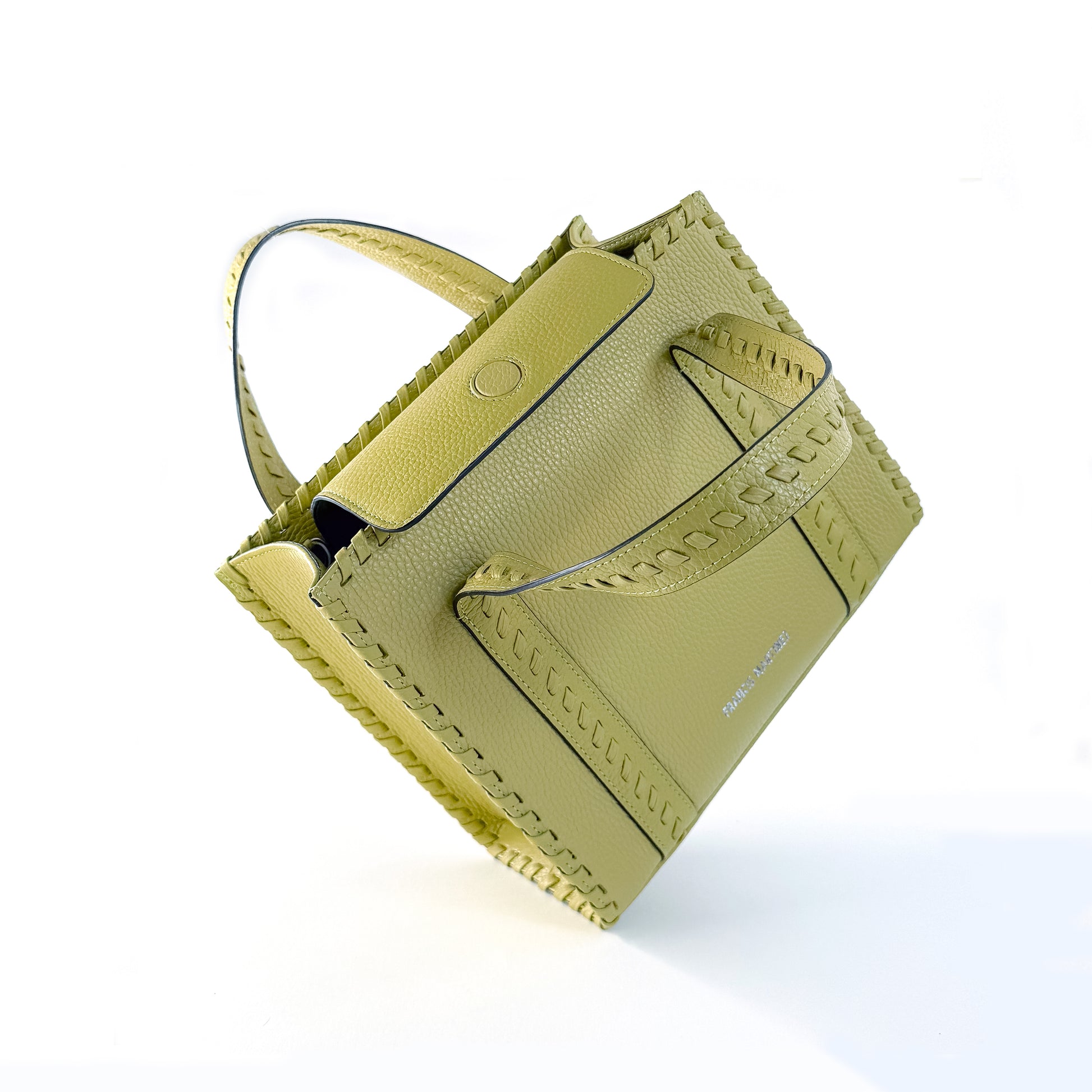 By francis martinez_Bolsa Clementina M | cartera tipo tote mediana en cuero con detalles tejidos a mano en color verde pistacho 3