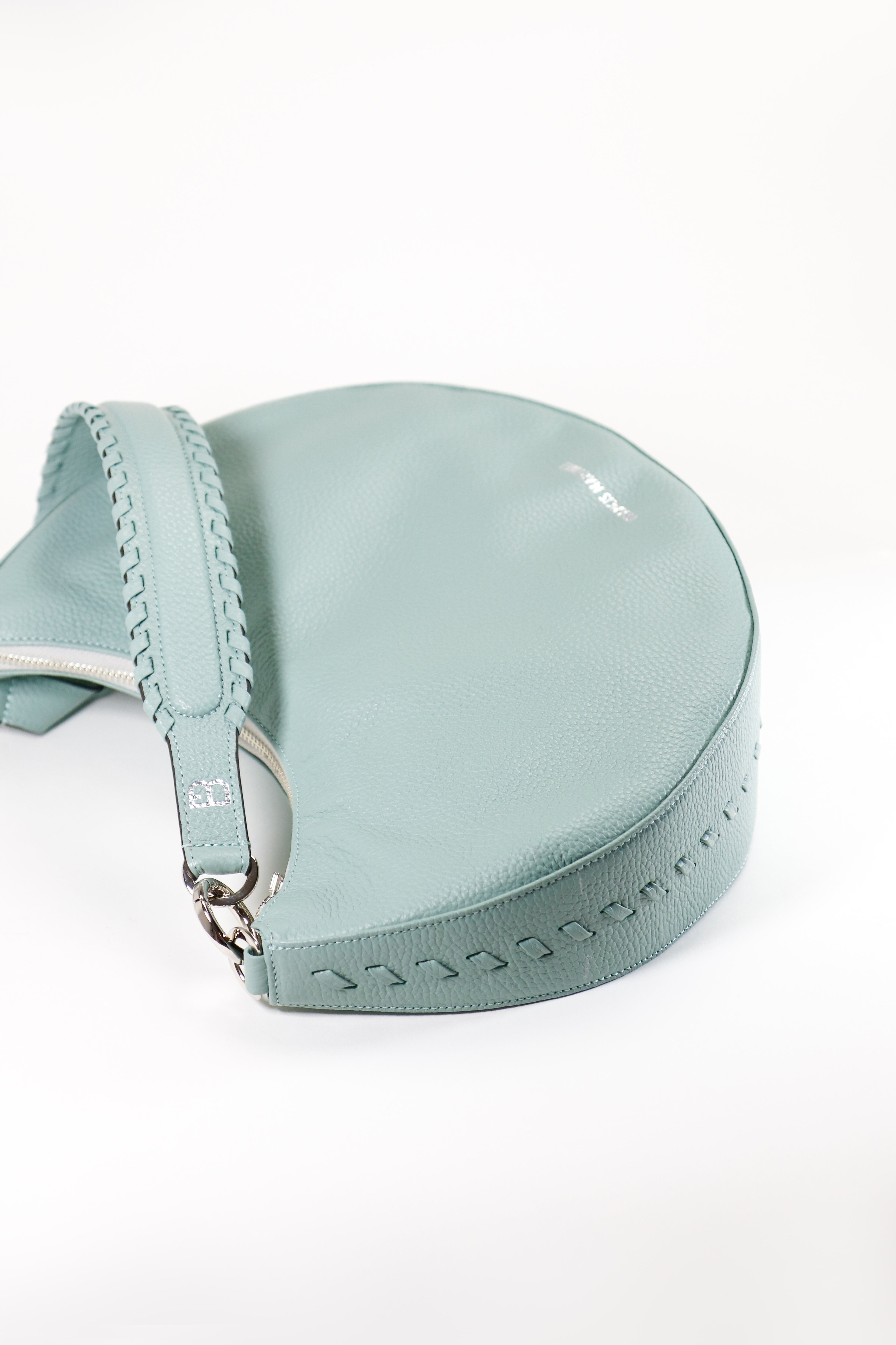 By francis martinez_Bolso Media Luna | 2 carteras en una en cuero color verde