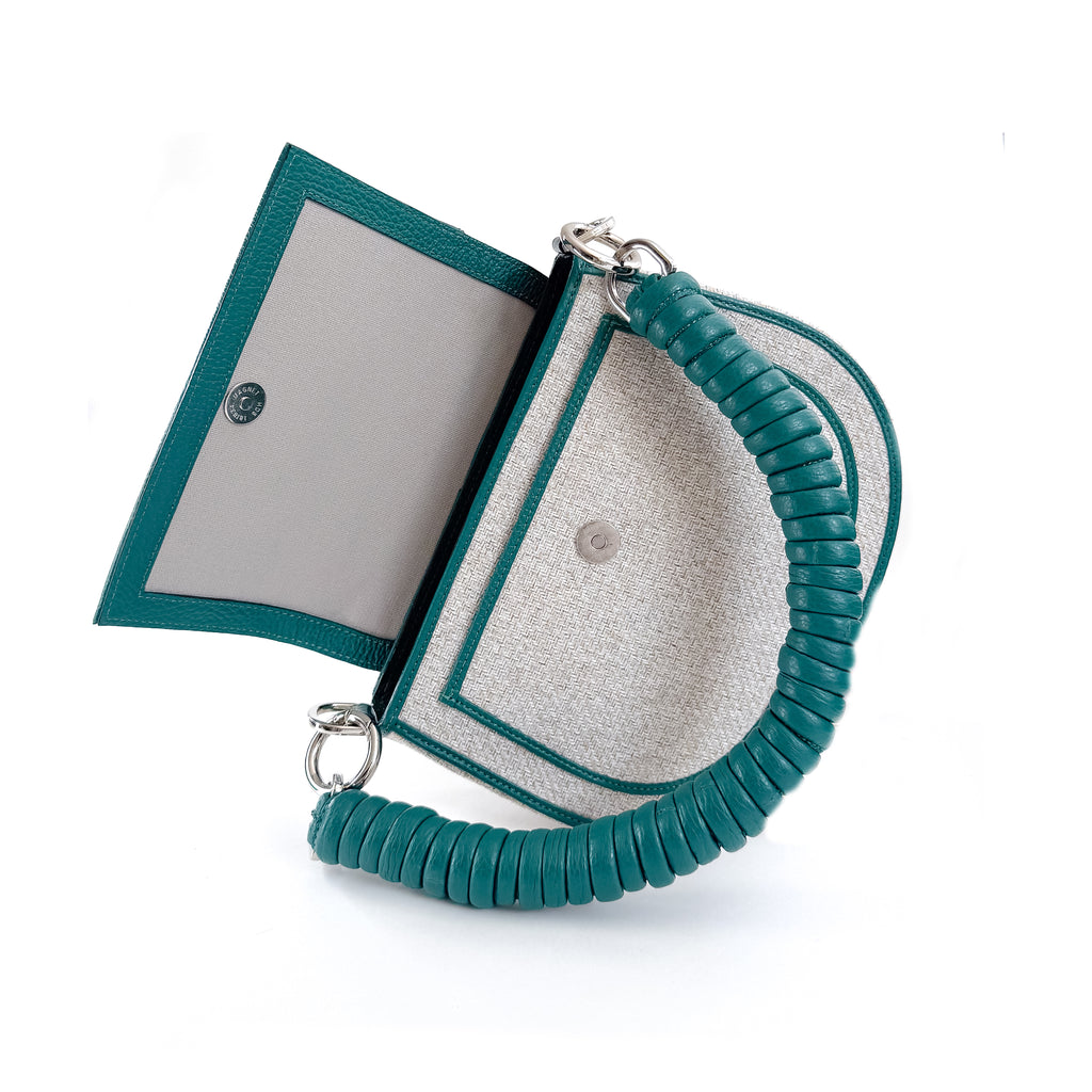 by francis martinez_Bolso Luna | Bandolera combinada en tela y cuero con accesorios desmontables en color verde aguacate 1
