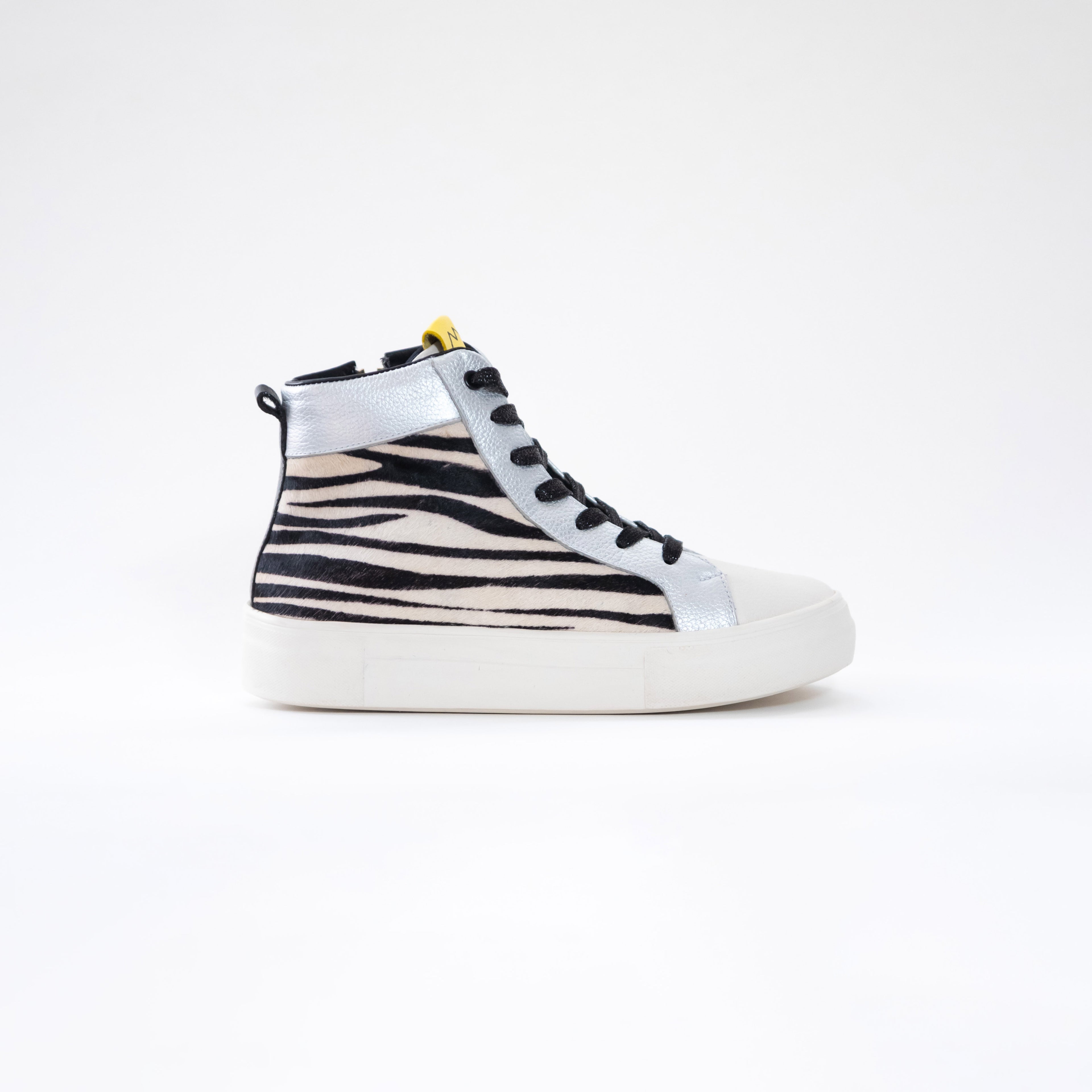 by francis martinez_Botas Lola | Botines casuales para mujer en cuero de piel natural con textura en cebra