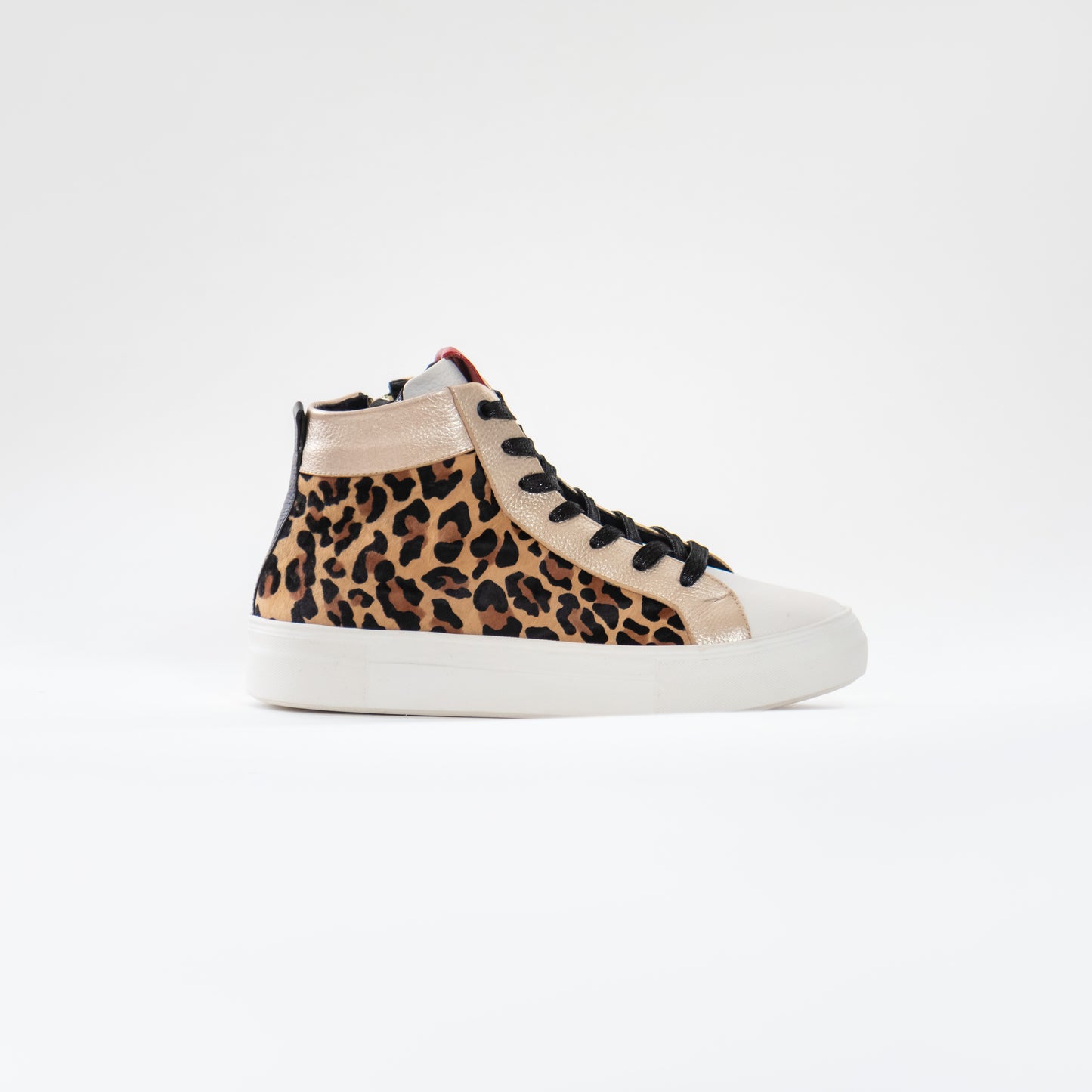 by francis martinez_Botas Lola | Botines casuales para mujer en cuero de piel natural con textura en leopardo