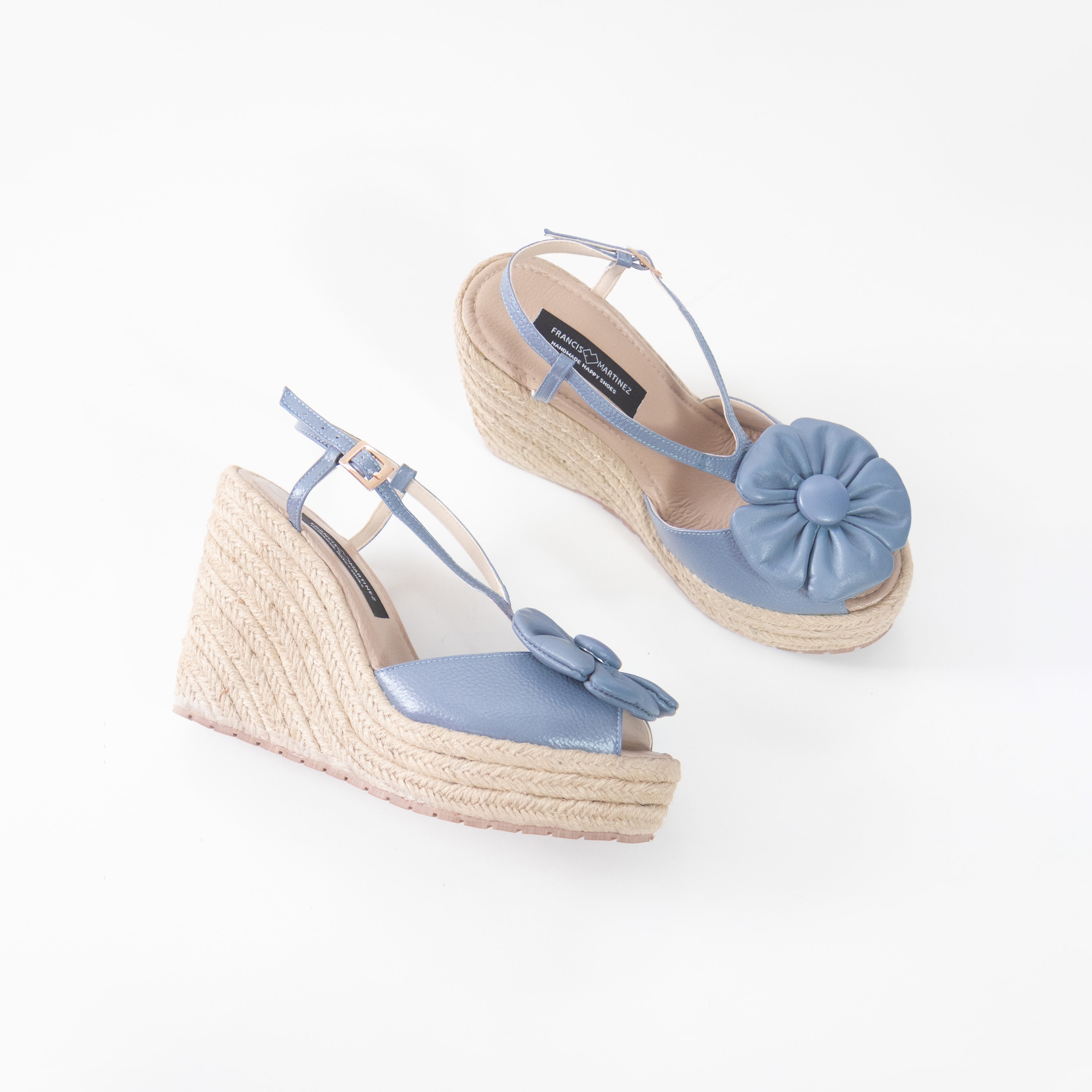 by francis martinez_Sandalia Rosalia | Con tacon tipo cuña en fibra natural con cuero en color azul  1