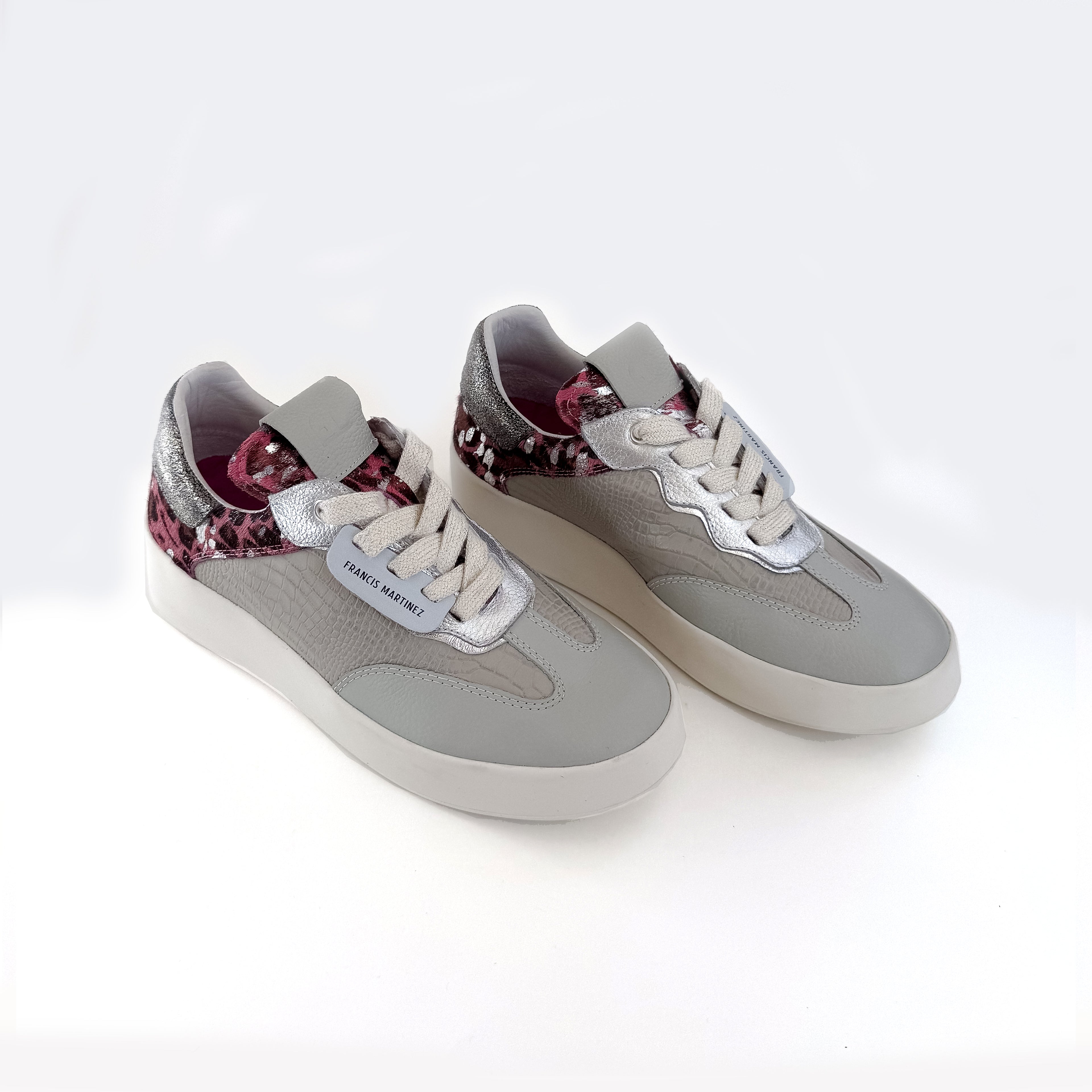 by francis martinez_Tenis Ana | Tenis casual para mujer en cuero gris con rosado 2
