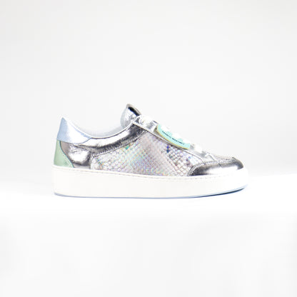 by francis martinez_Tenis Andrea | Tenis casual para mujer en cuero con textura tipo piton tornasol