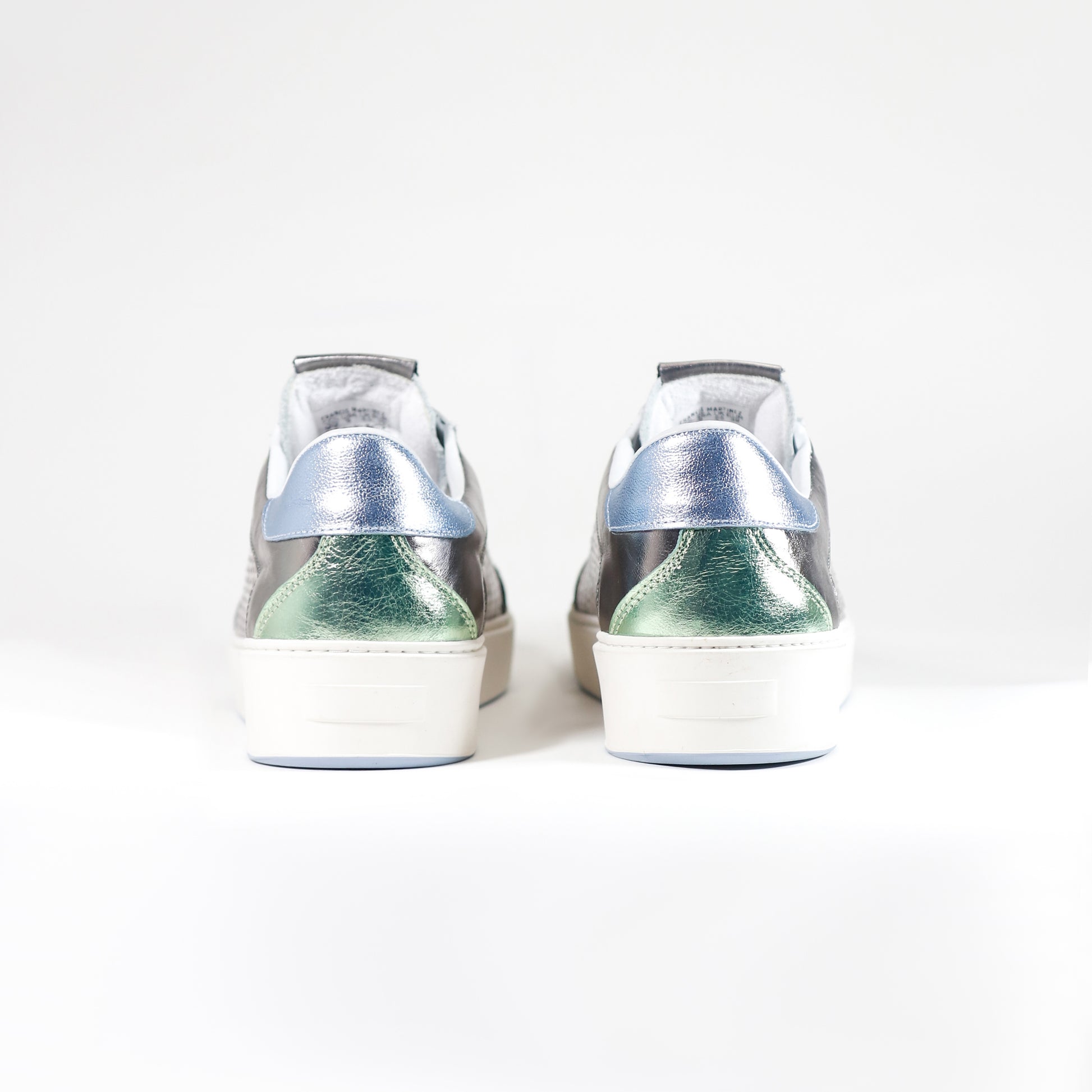 by francis martinez_Tenis Andrea | Tenis casual para mujer en cuero con textura tipo piton tornasol 1