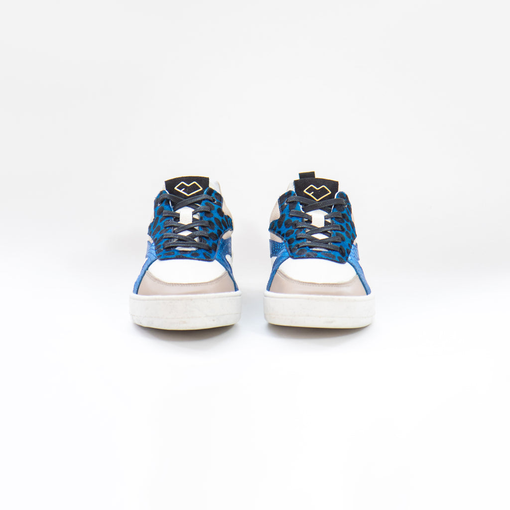 by francis martinez_Tenis Angelica | Tenis casual para mujer en cuero color nude con azul y negro 1