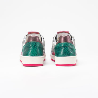 by francis martinez_Tenis Angelica | Tenis casual para mujer en cuero con textura tipo piton blanco y negro 2