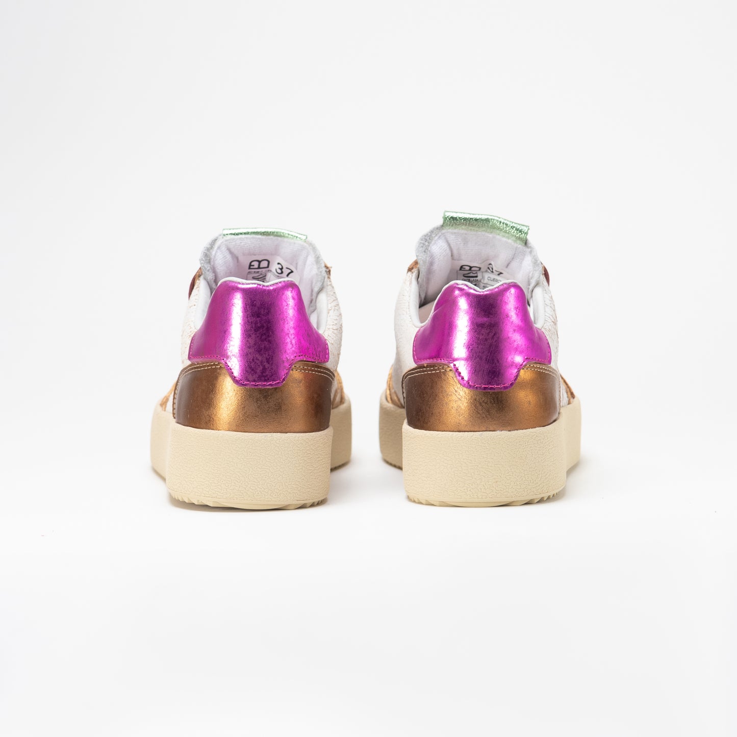 by francis martinez_Tenis Francis | Tenis casual para mujer en cuero color blanco con dorado 1