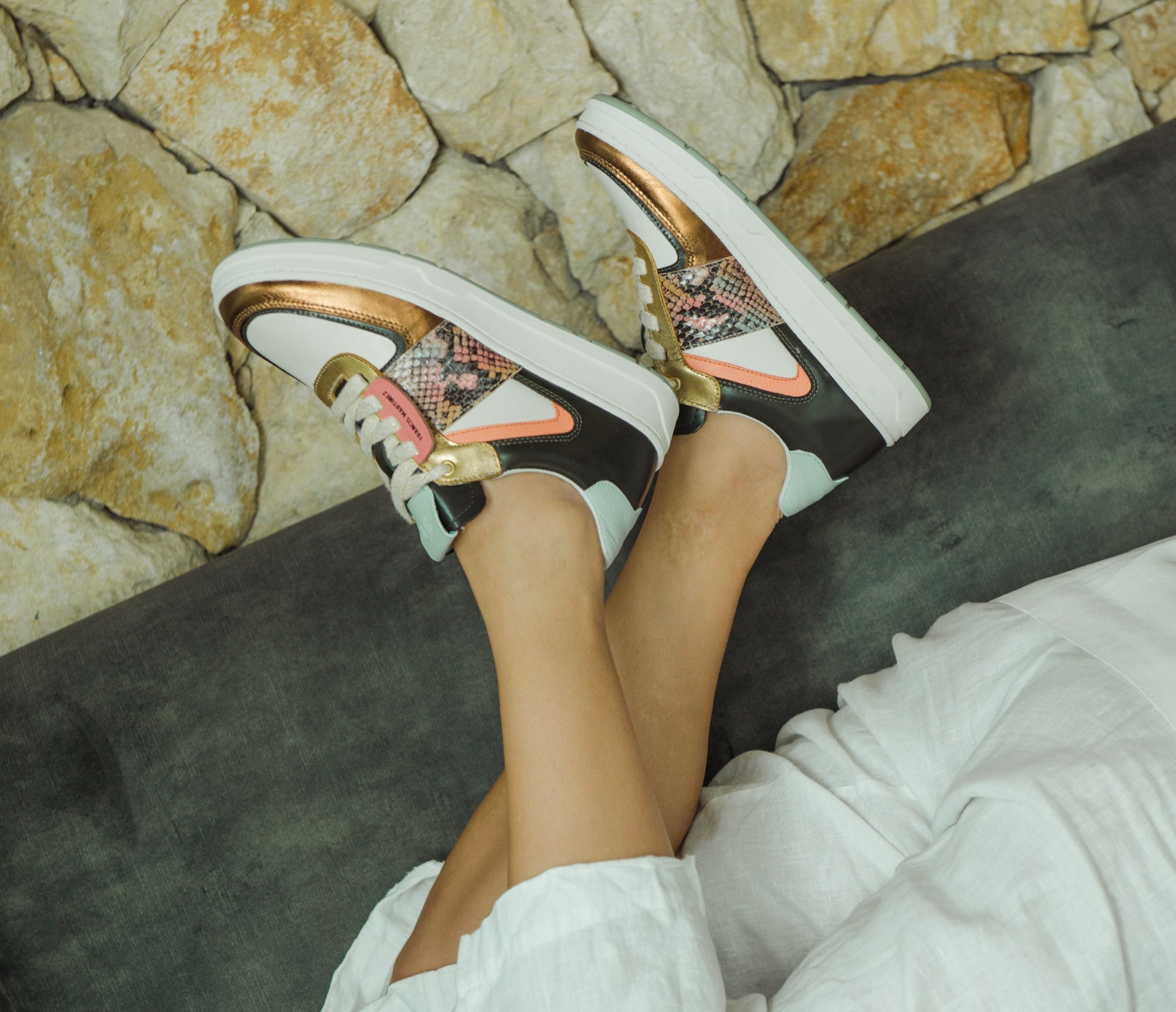 by francis martinez_Tenis Nicole | Tenis casual para mujer en cuero color verde olivo 3