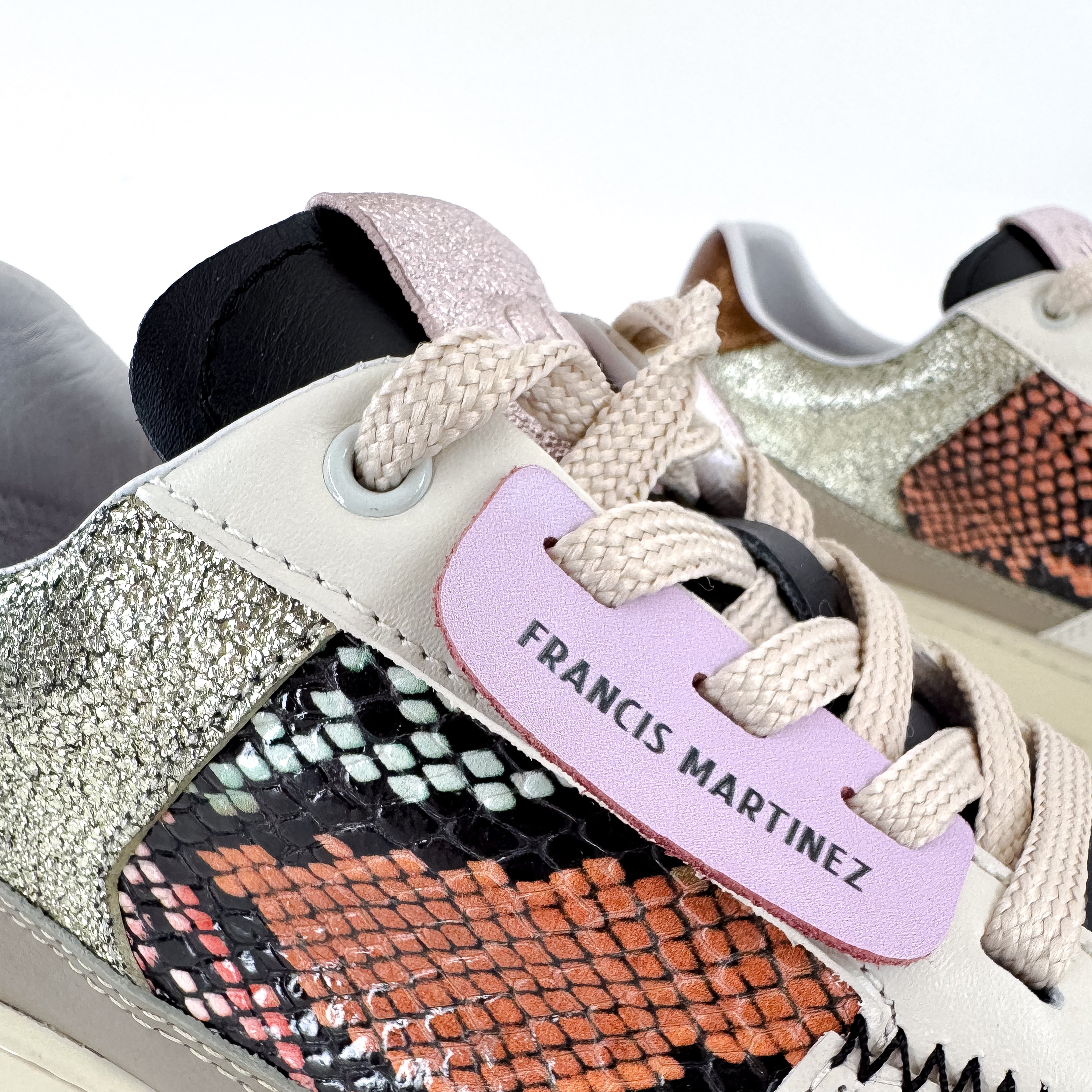 by francis martinez_Tenis Nicole | Tenis casual para mujer en cuero de colores metálico 1