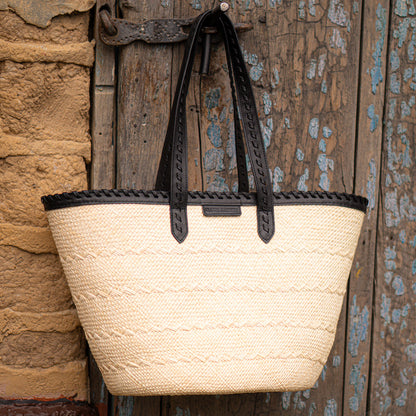 Bolsa Paola | Cesta tejida en fibra natural intervenida en cuero color negro