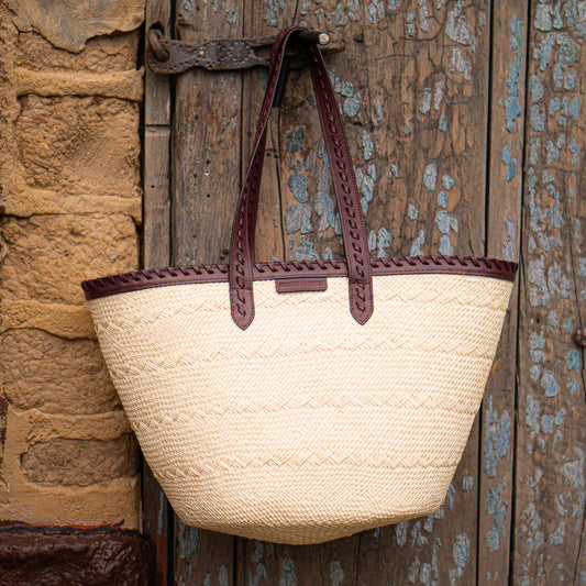 Bolsa Paola | Cesta tejida en fibra natural intervenida en cuero color vinotinto